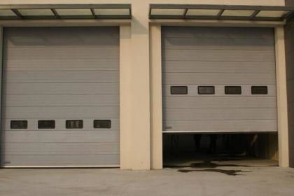 浙江寧波遙控車庫門 優質智能工業門解決方案